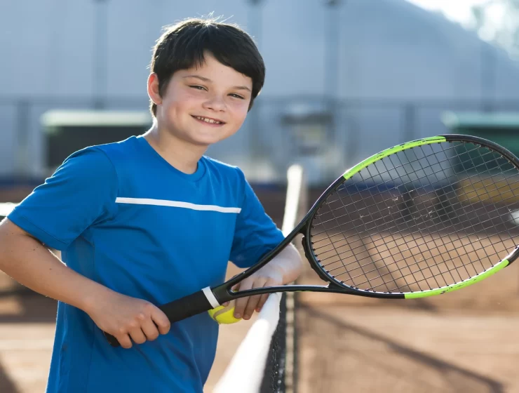 tenis-cocuklarda-boy-uzatir-mi